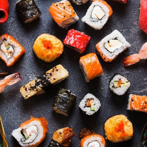 60 darabos prémium sushi tál 4 főre, elvitelre a Little Geisha Can Cook-tól!